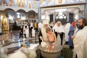 Митрополит Павел крестил 13 детей из многодетных семей Югры