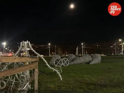 Сургут начали украшать к Новому году на месяц раньше обычного