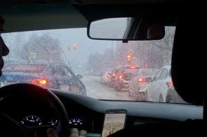 ГИБДД Югры предупредила водителей о гололёде и мокром снеге