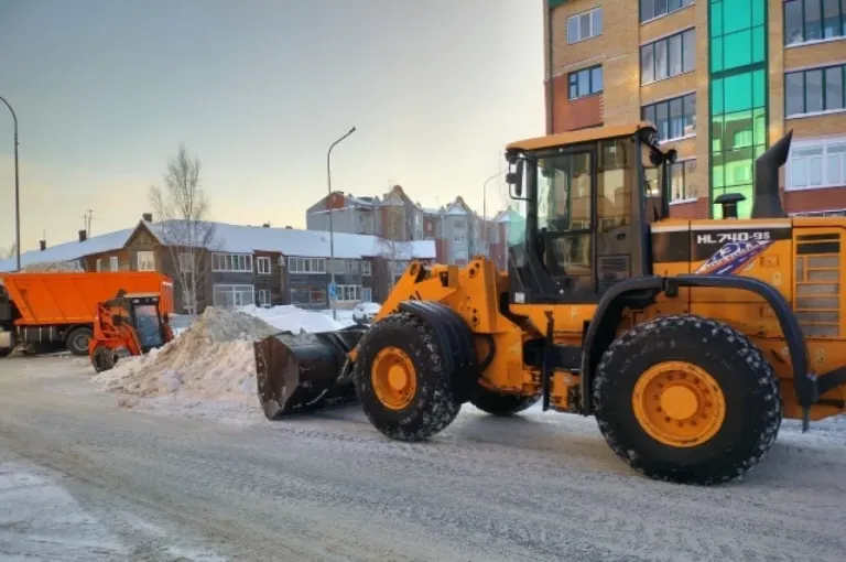 В Югре к зиме подготовили 511 единиц дорожной спецтехники