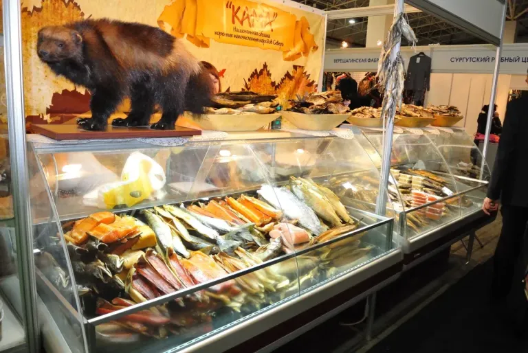 Югра привезла на агропромышленную выставку УрФО рыбу, оленину и мясные чипсы