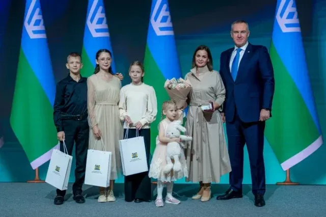 Семьи из Югры получили медали «Родительская слава» и «Материнская слава»